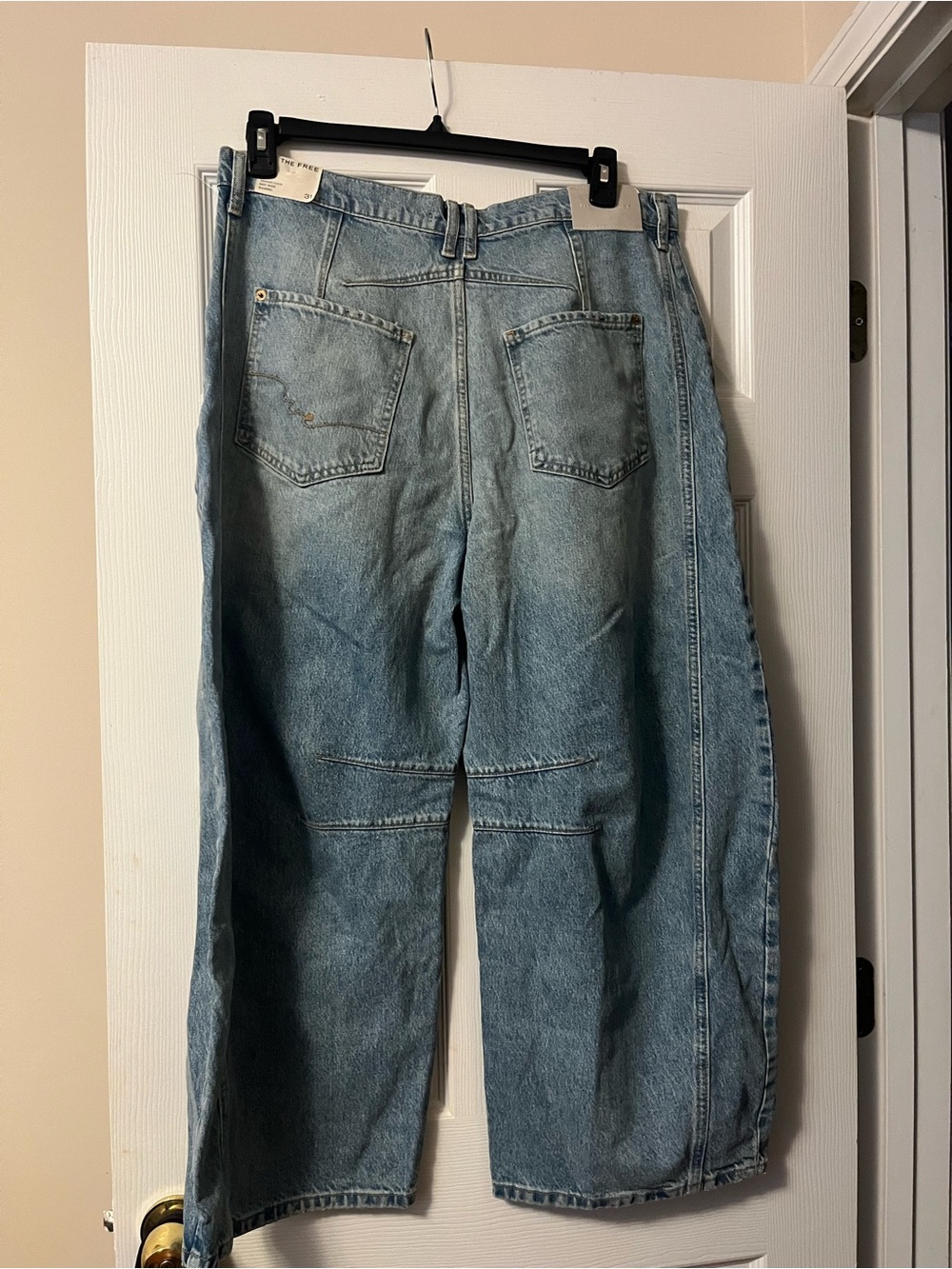 Free People/ WE THE FREE GOOD LUCK
MID RISE BARREL LEG JEANS Size 31 - Picture 7 of 13